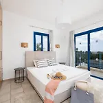 Athina Ena Villa