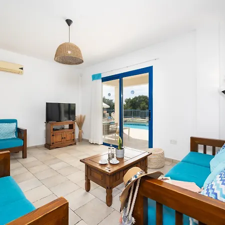 Athina Ena Villa Peyia