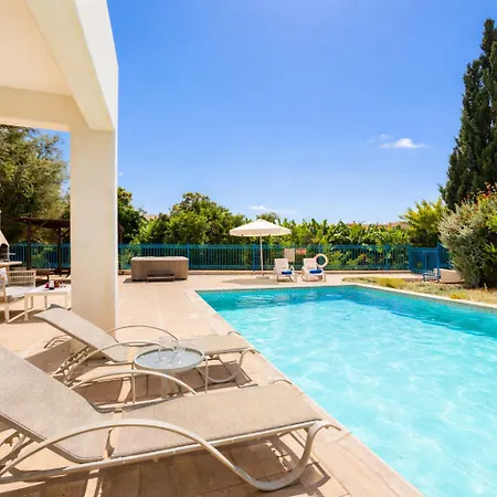 Athina Ena Villa